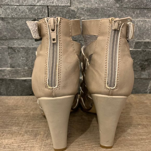 G by Guess Caged Sandals - Picture 5 of 9